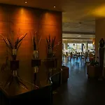 Ms 4* ليندا-آه-فيلها